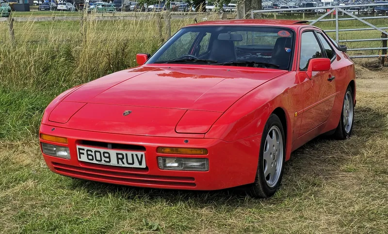 Porsche 944